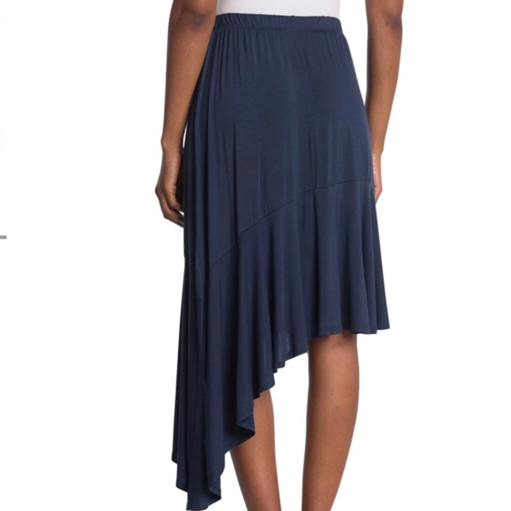 1160 NWT GO Couture Navy Skirt. SzS